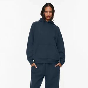 NWOT Aritzia mega raglan hoodie SMALL